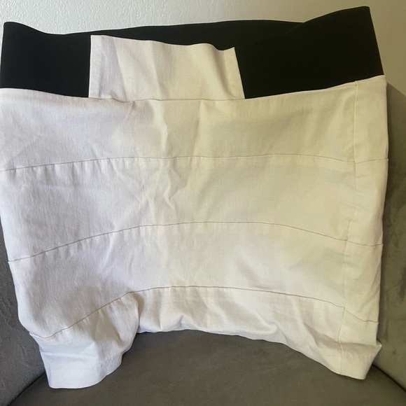 Mini white skirt. It’s a pencil fit. - Picture 1 of 4